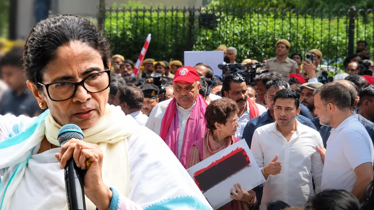 জ্ঞানেশ কুমারের পদত্যাগের দাবিতে দিল্লিতে ইন্ডি জোটের আন্দোলনে যোগ দিতে পারেন মমতাও!